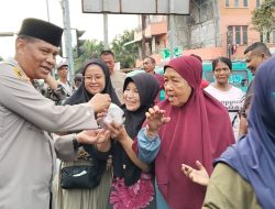 Polsek Patumbak Bagi Takjil Sekaligus dengan Humanis Himbau Pengendara Tertib Berlalu Lintas