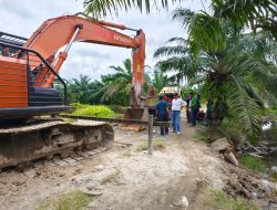 PT Jui Shin Indonesia Terduga Korban Mafia, Bangun Jalan 90 Jt, Masyarakat Gambus Laut Di Santuni,Eh Acai Malah Portal Jalan..!!