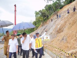 Tinjau Perbaikan Ruas Jalan Nasional Batu Jomba, Bobby Nasution Minta Jalur Aman Dilalui Pemudik 