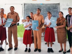 Siswa Kelas 6 SDK Umatoos Terima Hasil Kelulusan Ujian Sekolah