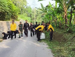 Polres Blitar Kota Gandeng Perguruan Silat Bersihkan Lingkungan Sambut Hari Bhayangkara ke -79
