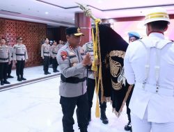 Kapolda Jatim Pimpin Upacara Pemuliaan Nilai Luhur Tribrata Pataka Polda Jatim ‘Tan Hana Dharma Mangrwa’