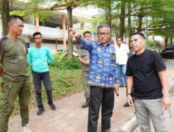 Pemko Batam Tertibkan Reklame Ilegal, Billboard Raksasa di Jodoh Dibongkar
