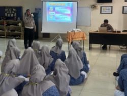 Satlantas Polresta Barelang Edukasi Pelajar SMP Tentang Keselamatan Lalu Lintas Melalui “Police Go To School”