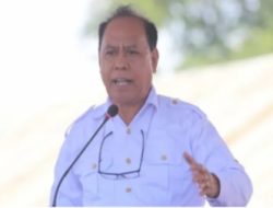 Bupati SBS: Lomba Panjat Pinang Harus Jadi Simbol Kerja Sama, Bukan Saling Menjatuhkan