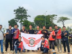Honda CRF Batam Sukses Bagikan Bendera di Depan Swalayan Gogo