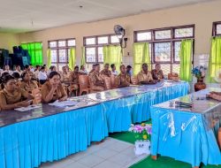 Rapat Dewan Guru SMA Negeri Harekakae Tetapkan Tugas Tambahan dan Jalin Kerja Sama Media Online