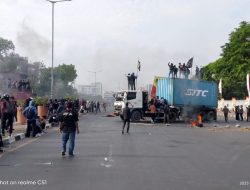 Aksi unjuk rasa di Gedung DPRD Makassar, Sulawesi Selatan