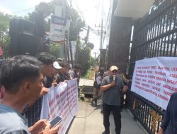 Massa Demonstrasi Desak Kejati Sumut Usut Tuntas Dugaan Korupsi Proyek Smart Board dan Meubilair di Langkat