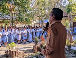 Kepala Sekolah Robertus Bria Tahuk Tekankan Disiplin, Persiapan Ujian, dan Literasi pada Apel Pagi SMA Negeri Harekakae