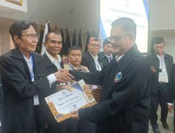 Ketua LCKI Provinsi Jambi, Mappangara, Terima Penghargaan dari Ketua Presedium LCKI Pusat
