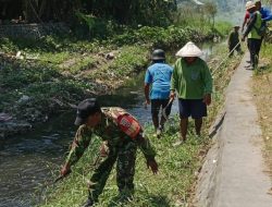 Babinsa Peltu Alfonsius Seran Aktif Pimpin Kegiatan Padat Karya Tunai di Desa Sanur Kauh