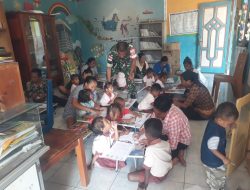 Peduli Dunia Pendidikan, Babinsa Berikan Bimbingan Belajar Kepada Anak-Anak Paud