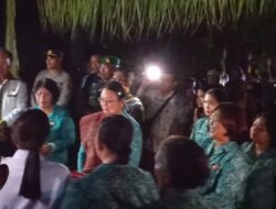 Sambutan Adat Meriah Warnai Kunjungan Ketua TP PKK Provinsi NTT di Desa Umutnana