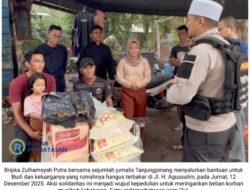 Polisi dan Jurnalis Tanjungpinang Bahu-Membahu Bantu Keluarga Korban Kebakaran