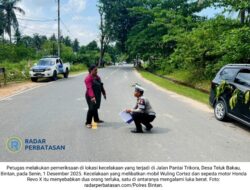 Mobil Hilang Fokus di Trikora, Pemotor Terpental dan Alami Luka Serius