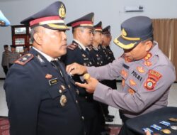 Pengabdian Tanpa Cacat, Kapolres Pohuwato Anugerahkan Satyalencana kepada 35 Personel