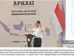 Mentan Amran Umumkan RI Resmi Swasembada Beras di Rakornas Apkasi Batam