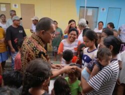 Gubernur NTT Tinjau Huntara Lewotobi, Pastikan Pendidikan Gratis dan Percepatan Huntap