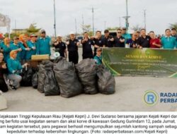 Kajati Kepri Pimpin Senam dan Aksi Bersih di Gurindam 12, Bangun Budaya Sehat dan Peduli Lingkungan