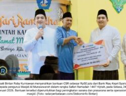Safari Ramadan: Bupati Bintan Ajak Warga Perkuat Ukhuwah dan Serahkan Bantuan Masjid