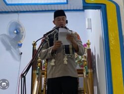 Teladan Kapolsek Telaga Biru: Khidmat Shalat Idul Fitri di Masjid At-Taqwa Desa Timuato.