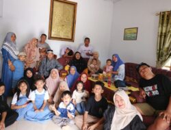Bapak Yunus Ardin, S. AP Bersama Istri, Anak-Cucu, dan Warga Meriahkan Hari Raya Ketupat 1447 H di Tolotio