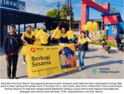 Berkah Ramadan: Driver Maxim Tanjungpinang Manjakan Warga Ganet dengan Ratusan Paket Takjil