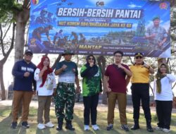 Danramil Rungkut Memimpin Langsung Bersih Bersih Pantai Batu Batu Dalam Rangka Hut ke 60 Korem 084/Bhaskara Jaya