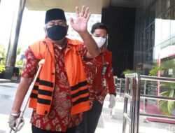 KETIKA KURSI KUASA MENJADI JEBAKAN: MARAKNYA OTT KEPALA DAERAH !!   Refleksi Fenomental Berkelanjutan –   Oleh: Yohanes Tafaib dari Teras Batin Oebufu untuk kita sesama warga NKRI
