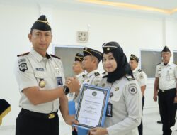 Lapas Batam Perkuat Disiplin dan Integritas, Kalapas Beri Penghargaan kepada Pegawai Teladan