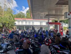 Polres TTU Tertibkan Antrean BBM di SPBU 03 Kefamenanu, Pastikan Distribusi Subsidi Tepat Sasaran