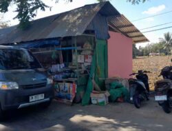 Pedagang Buah di Pinggir Jalan Trans Sulawesi Diduga Ganggu Arus Lalu Lintas, Warga Desak Penertiban Tegas