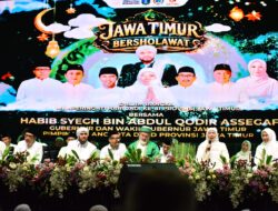 Ribuan Masyarakat Bersholawat Meriahkan Peringatan Hari Jadi ke-81 Jawa Timur