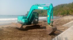 PEMBANGUNAN KAMPUNG NELAYAN PESISIR PANTAI CITARATE DISOROT, PENGGUNAAN PASIR, TANAH URUGAN, DAN BBM SOLAR DIPERTANYAKAN.