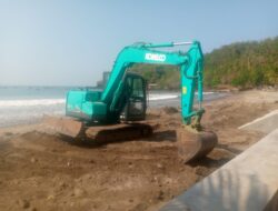 PEMBANGUNAN KAMPUNG NELAYAN PESISIR PANTAI CITARATE DISOROT, PENGGUNAAN PASIR, TANAH URUGAN, DAN BBM SOLAR DIPERTANYAKAN.