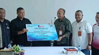 Bank NTT Salurkan CSR Rp172,5 Juta untuk Pemugaran Tugu dan Penataan Taman Kota Maumere